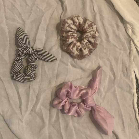 🌸Soft Accessory Bundle - Picture 3 of 5